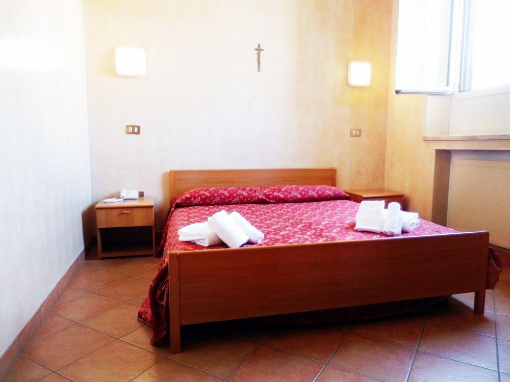 Casa Per Ferie Santa Maria Alle Fornaci 3* Roma