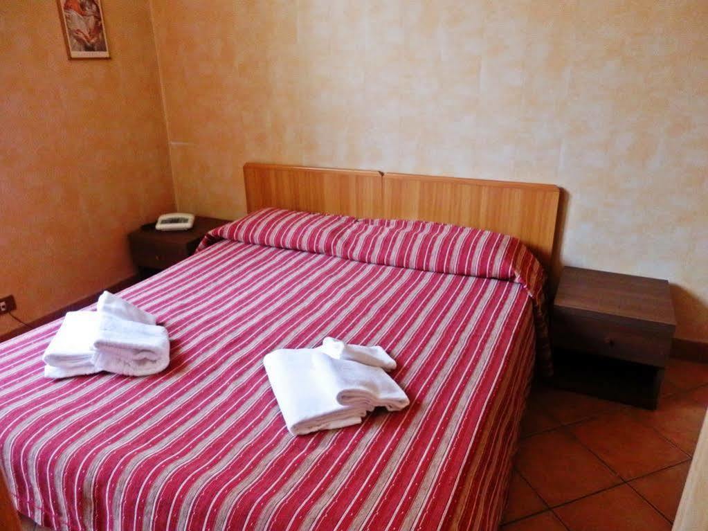 Hotel Casa Per Ferie Santa Maria Alle Fornaci Roma